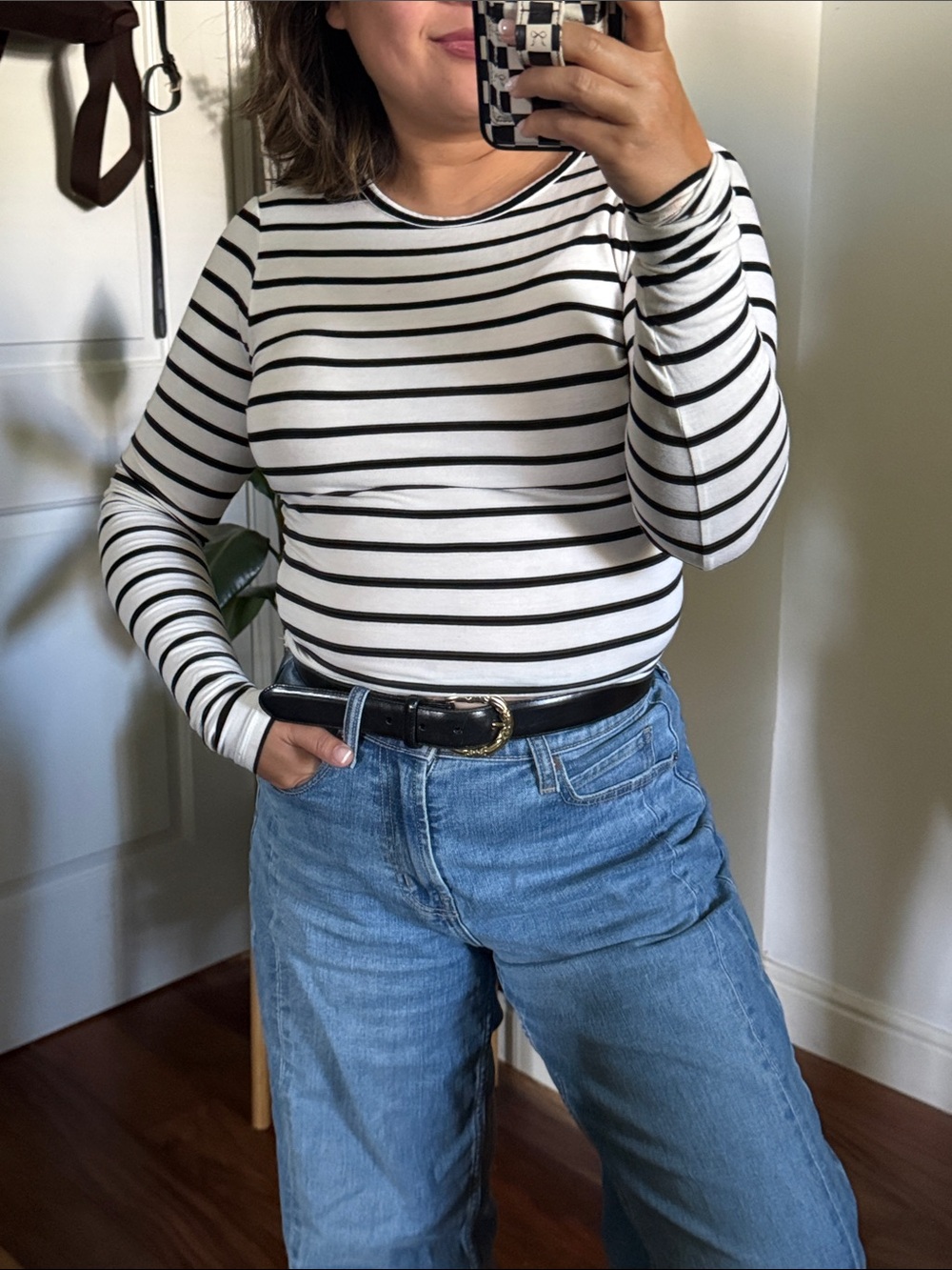 Alice + Olivia Classic Crew Neck Striped PUllover Top. S